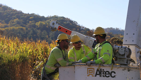 construction-workers-crane construction-workers-crane